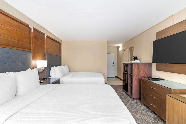 Best Western Plus Kansas City Sports Complex Hotel