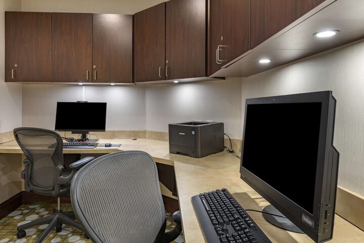 Business Center 63 of 64