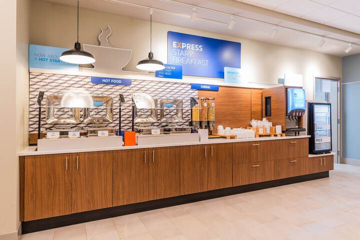 Breakfast/Coffee Service 102 of 117