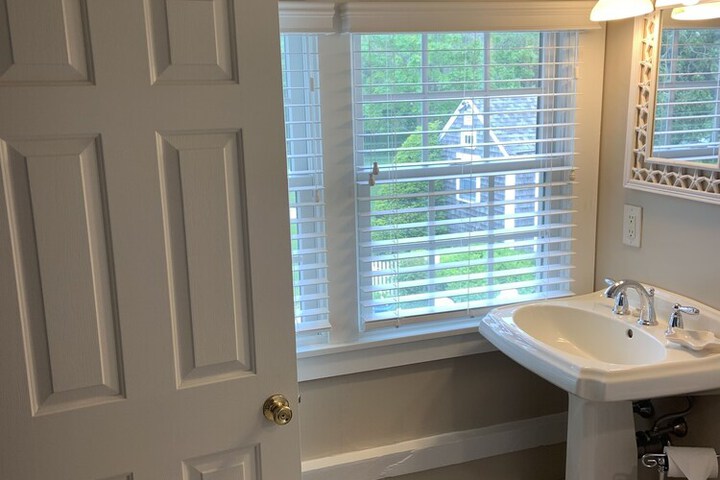 Room 93 of 142
