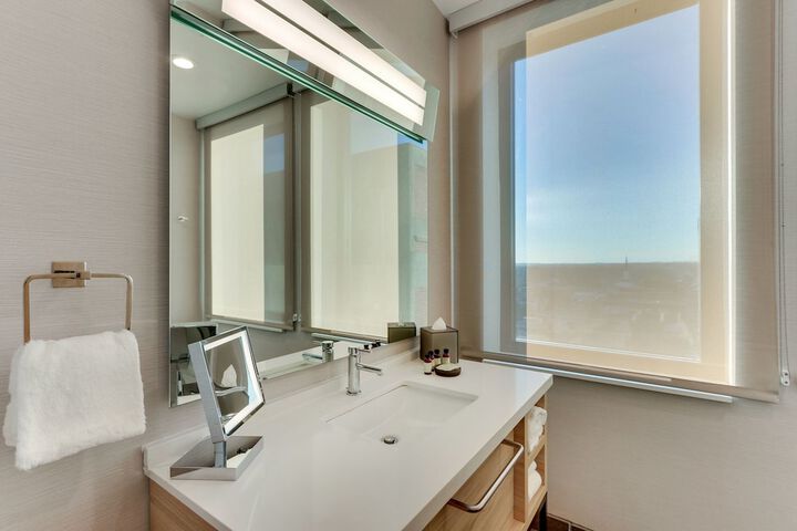 Threefoot Hotel Meridian, a Tribute Portfolio Hotel