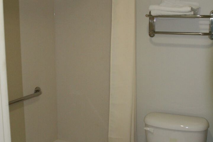 Room 11 of 33