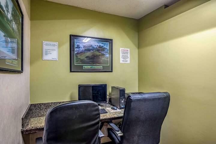 Business Center 31 of 31