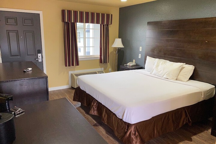 Woodridge Inn and Suites