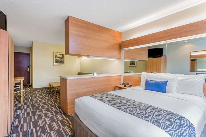 Microtel Inn & Suites by Wyndham Lillington / Campbell Univ