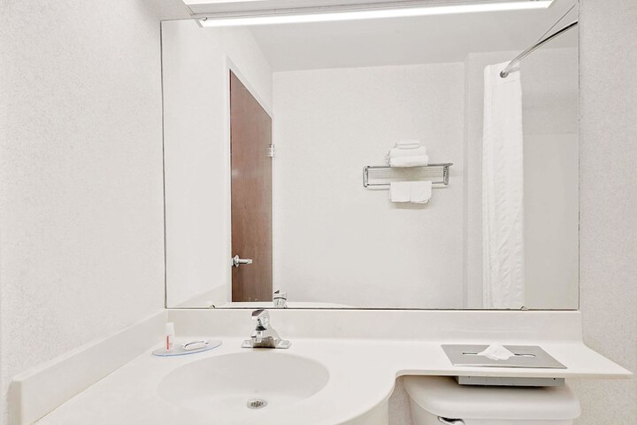 Room 13 of 16