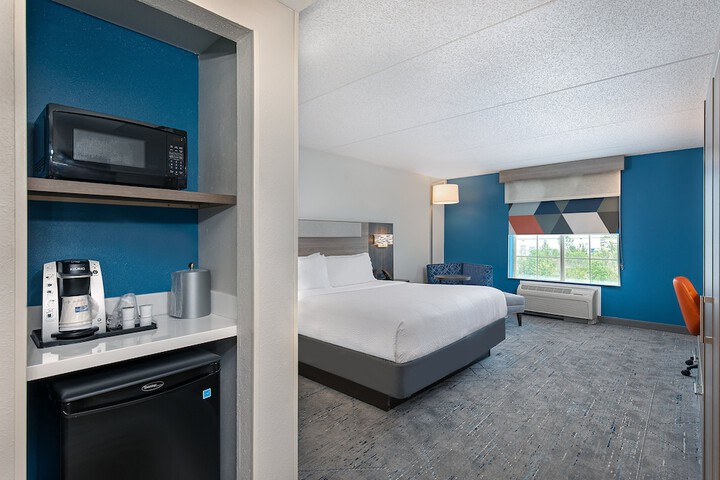 Room 33 of 60