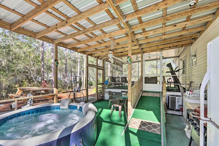 Keaton Beach Escape w / Hot Tub 2 Mi to Shore