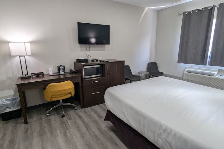 Room 10 of 12