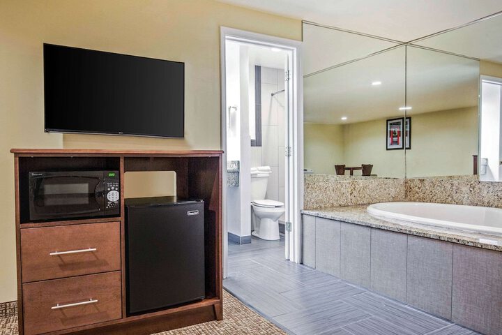 Room 11 of 24
