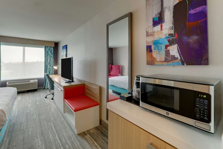 Room 28 of 68