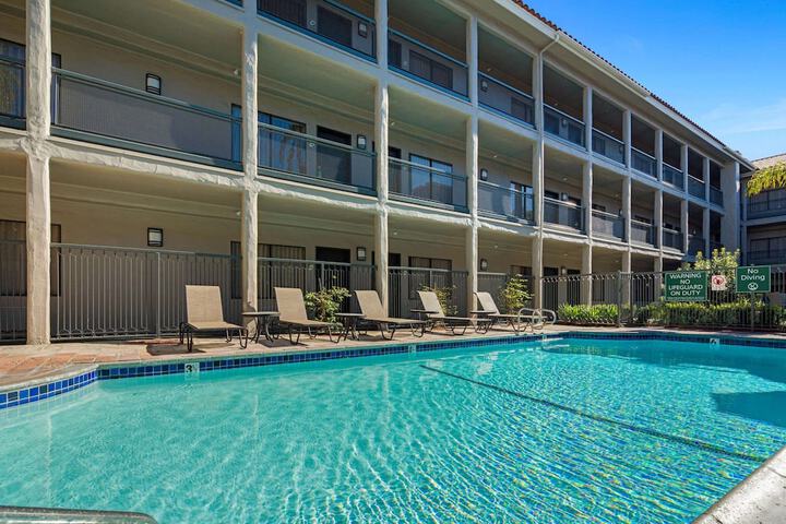 La Quinta Inn & Suites by Wyndham Orange County Airport