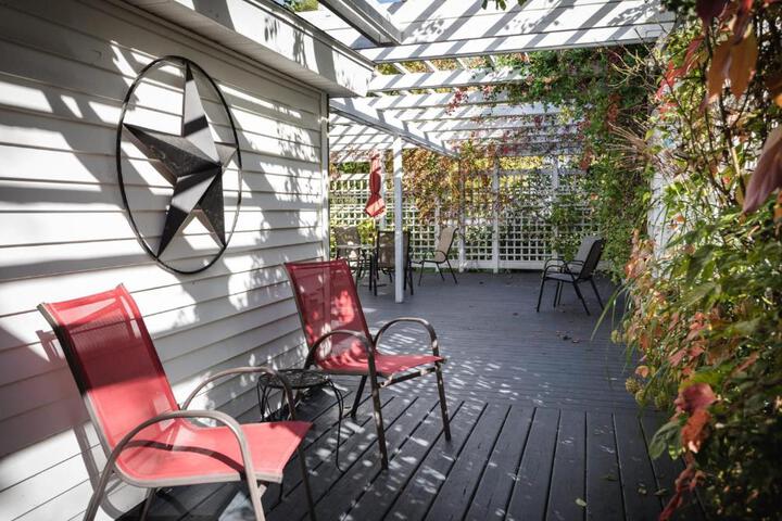 Ames Cottage Elk Rapids