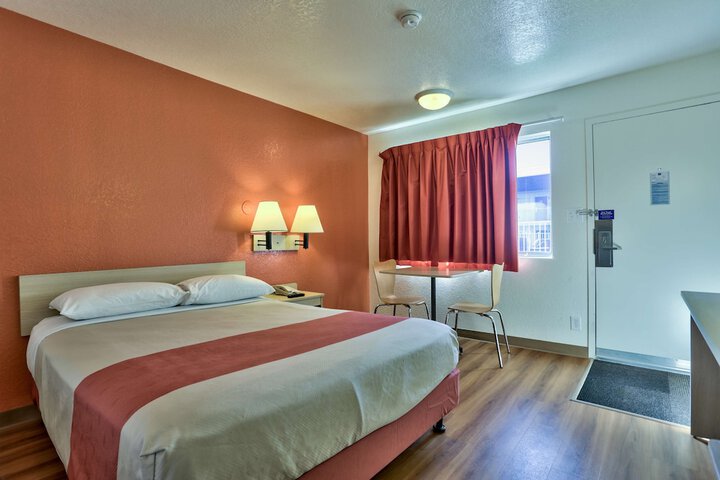 Room 32 of 37