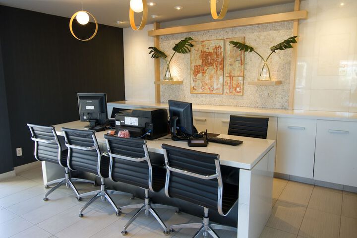 Business Center 73 of 79