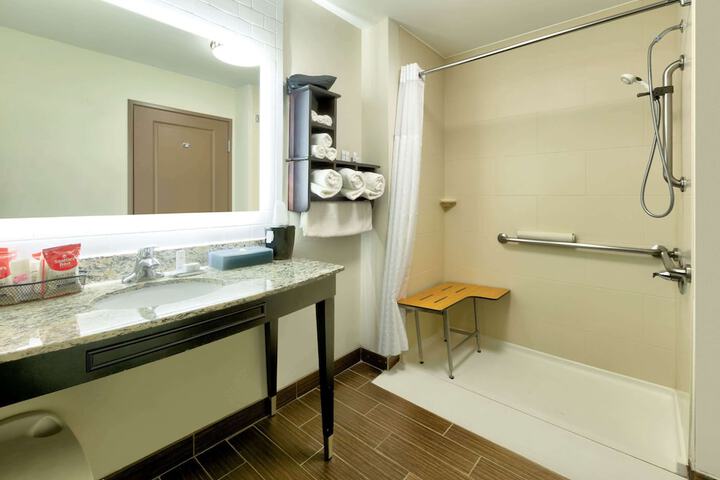 Room 35 of 61