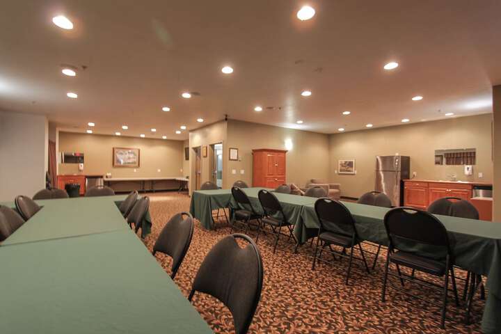 Super 8 by Wyndham Three Hills AB