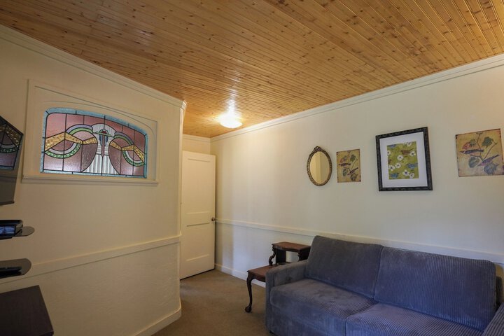 Alexanders Lodge