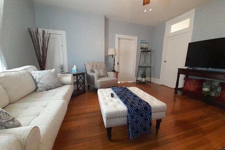 Queens Chamber w King Heavenly Bed at Nottingham Place in Wise