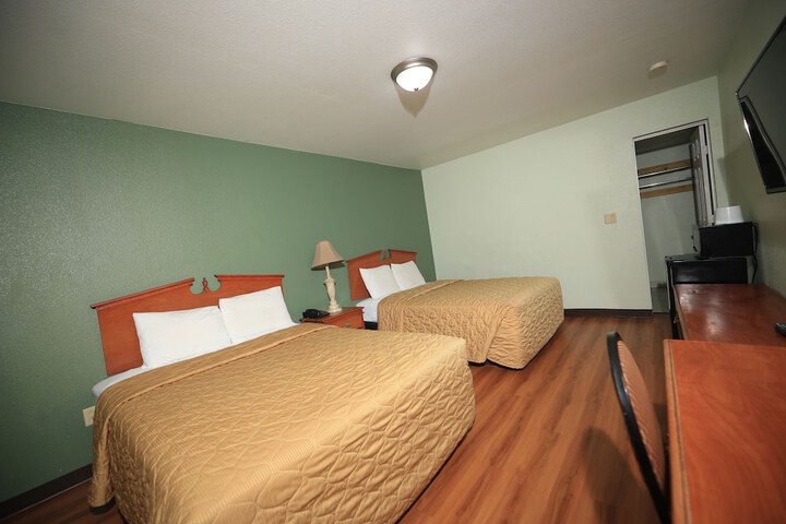 Room 25 of 28