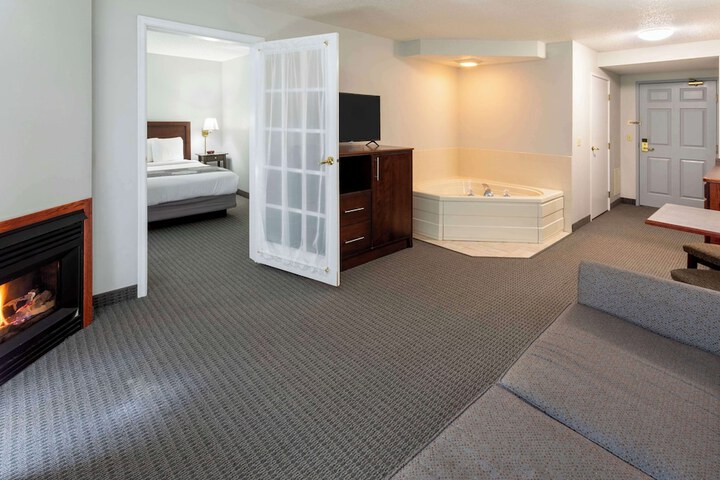 GrandStay Hotel & Suites Hastings