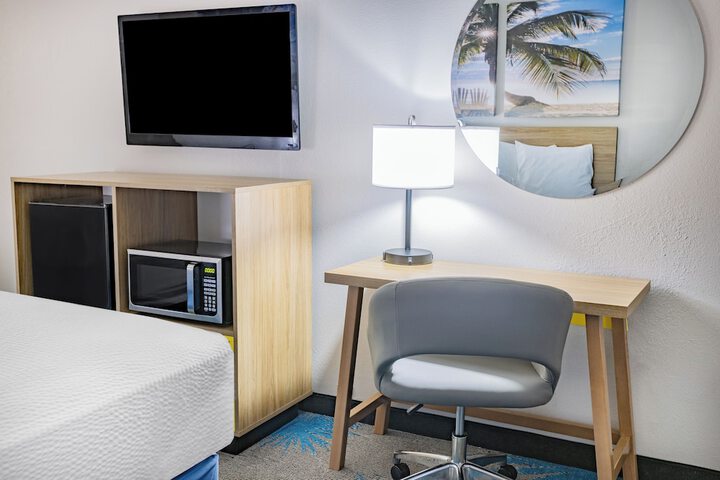 Room 19 of 28