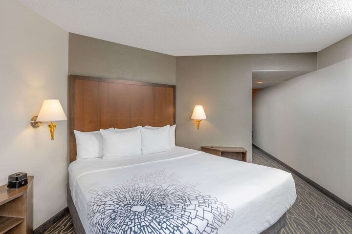 Room 16 of 32