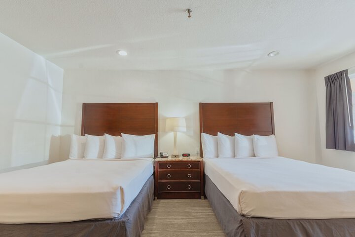 Room 33 of 77