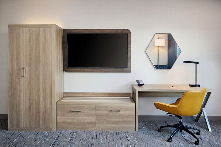 Room 9 of 38