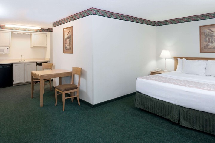 Room 27 of 63