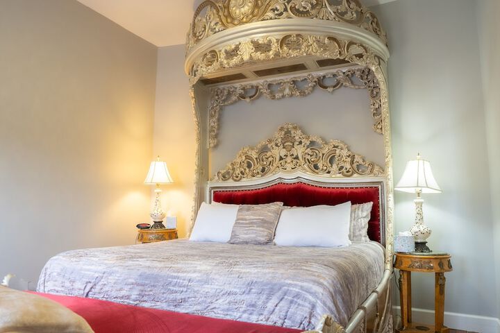 Oaak Tree Hotel