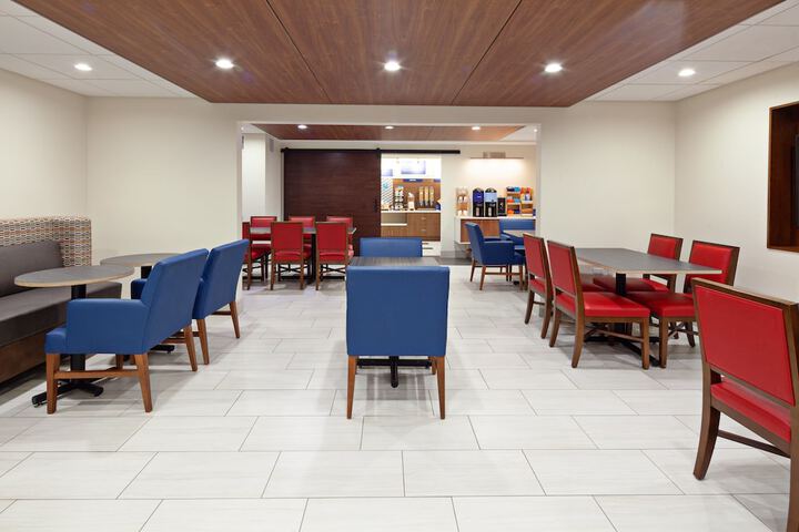 Holiday Inn Express Hotel & Suites San Diego-Escondido by IHG