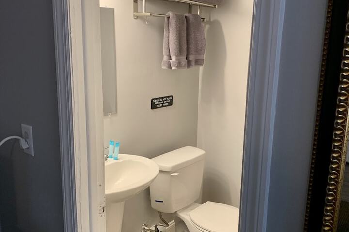 Room 8 of 38