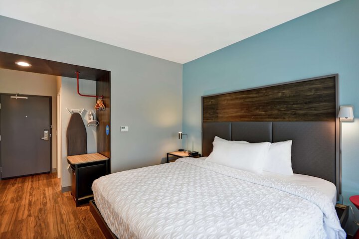 Room 16 of 34