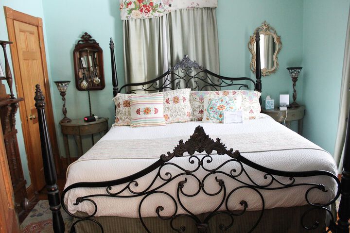 Room 42 of 206
