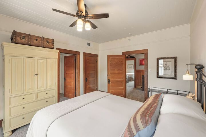 Room 98 of 113