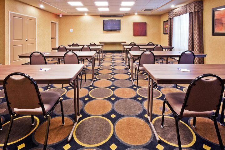 Holiday Inn Express Hotel & Suites Clovis by IHG