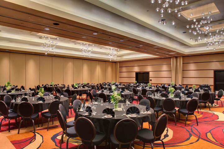 Ballroom/Hall 87 of 98