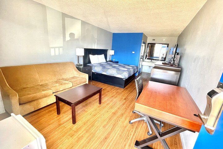 Room 13 of 17