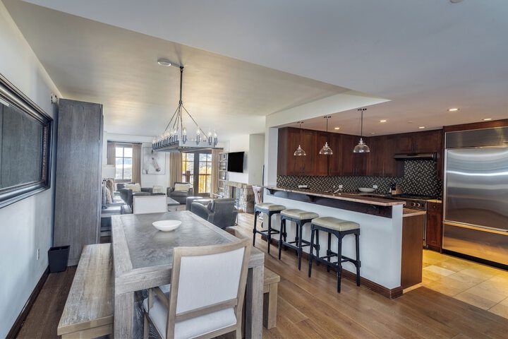 Madeline Hotel & Residences Auberge Collection