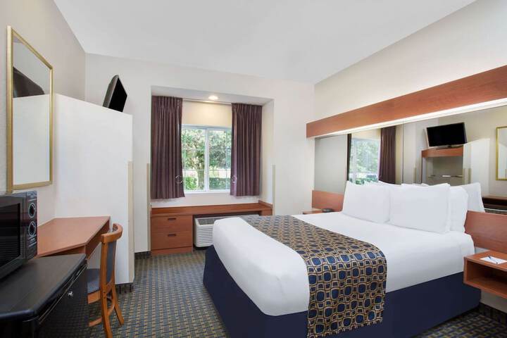 Room 32 of 50