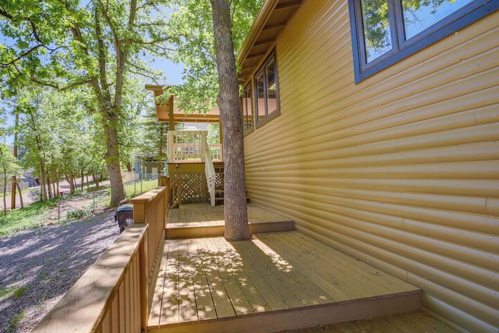 Strawberry Cabin Rental w / Deck & Mountain Views!