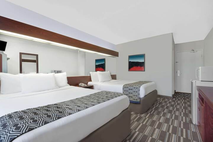 Room 12 of 38