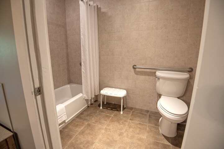Room 72 of 108