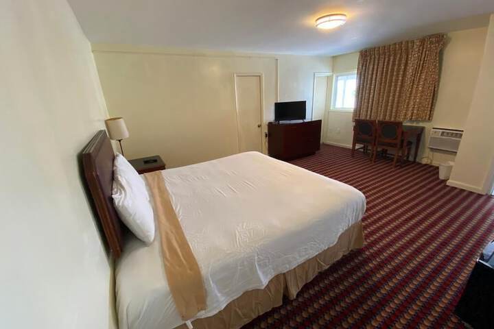 Room 12 of 27