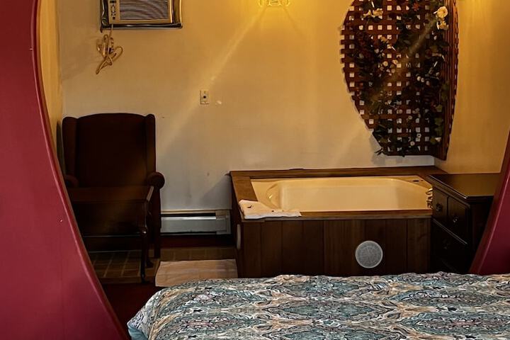 Room 9 of 17