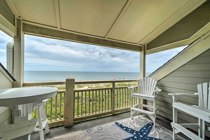 Beachfront Condo w / Unobstructed Ocean Views!