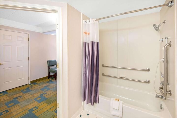 Room 6 of 30