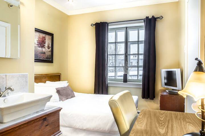 Room 17 of 24