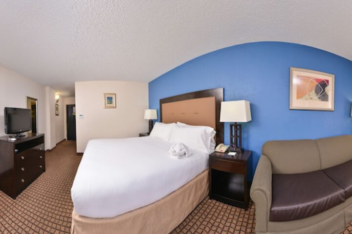 Room 8 of 32